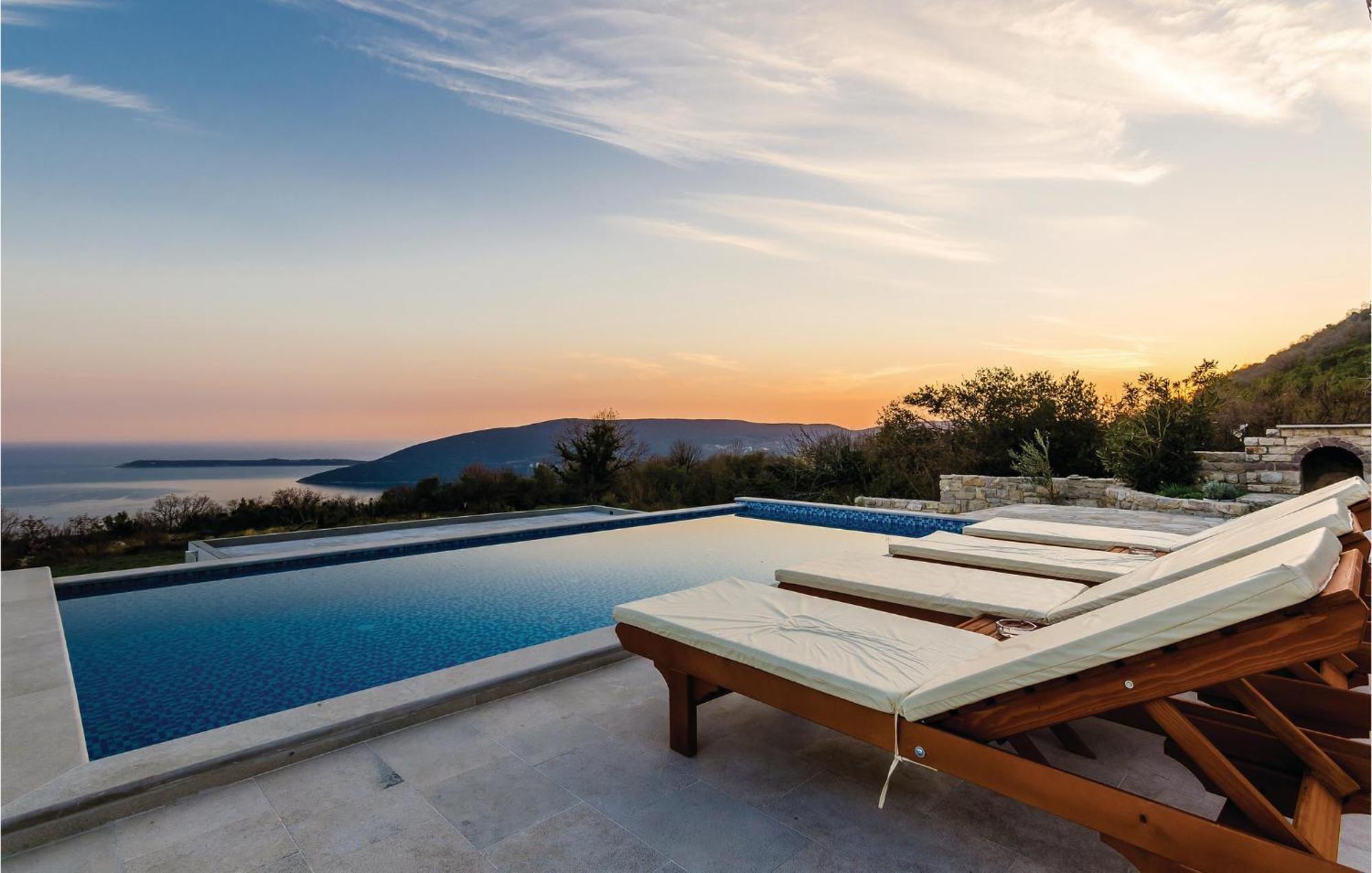 Amazing Home In Herceg Novi With House Sea View Dış mekan fotoğraf