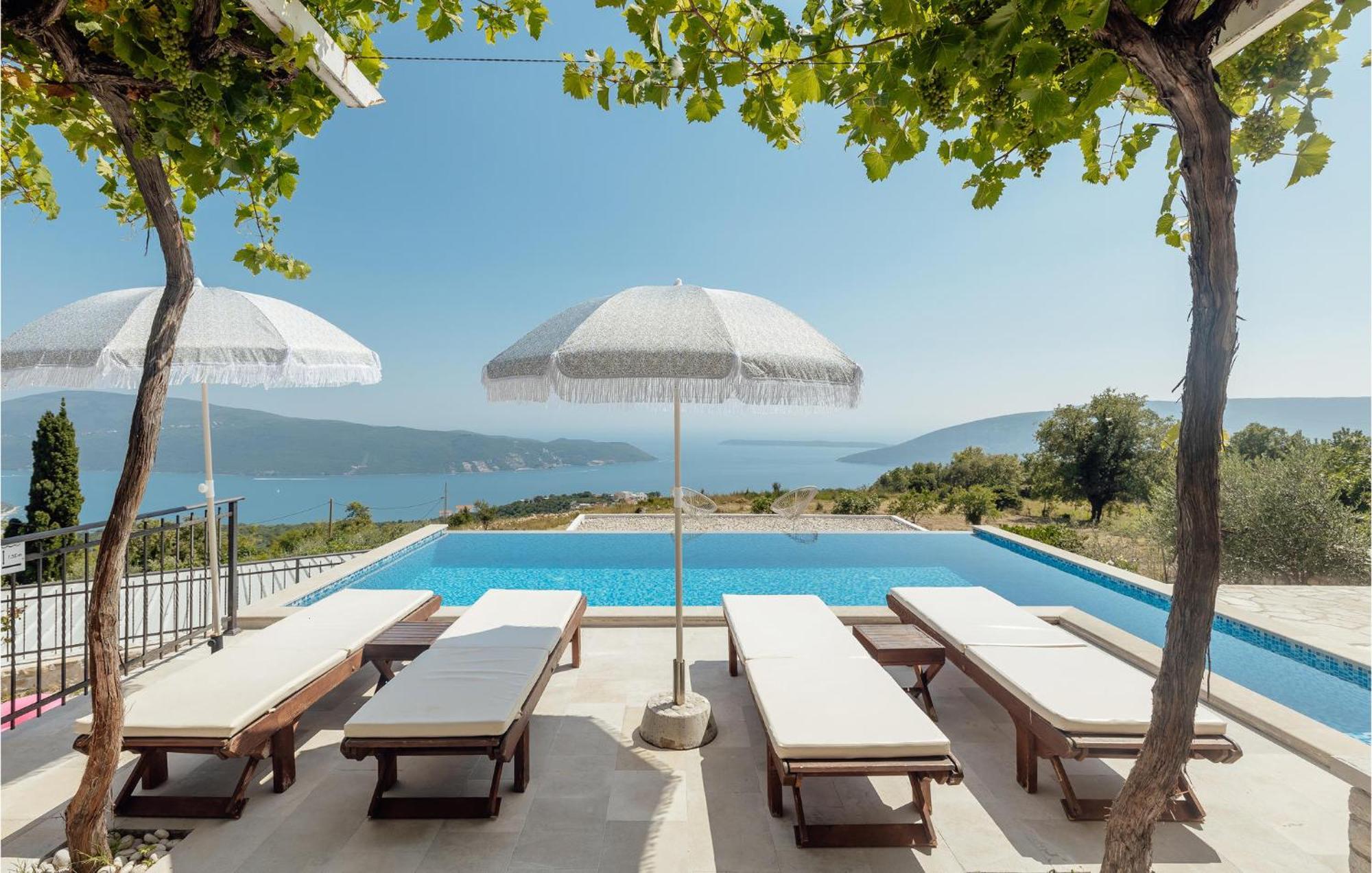 Amazing Home In Herceg Novi With House Sea View Dış mekan fotoğraf