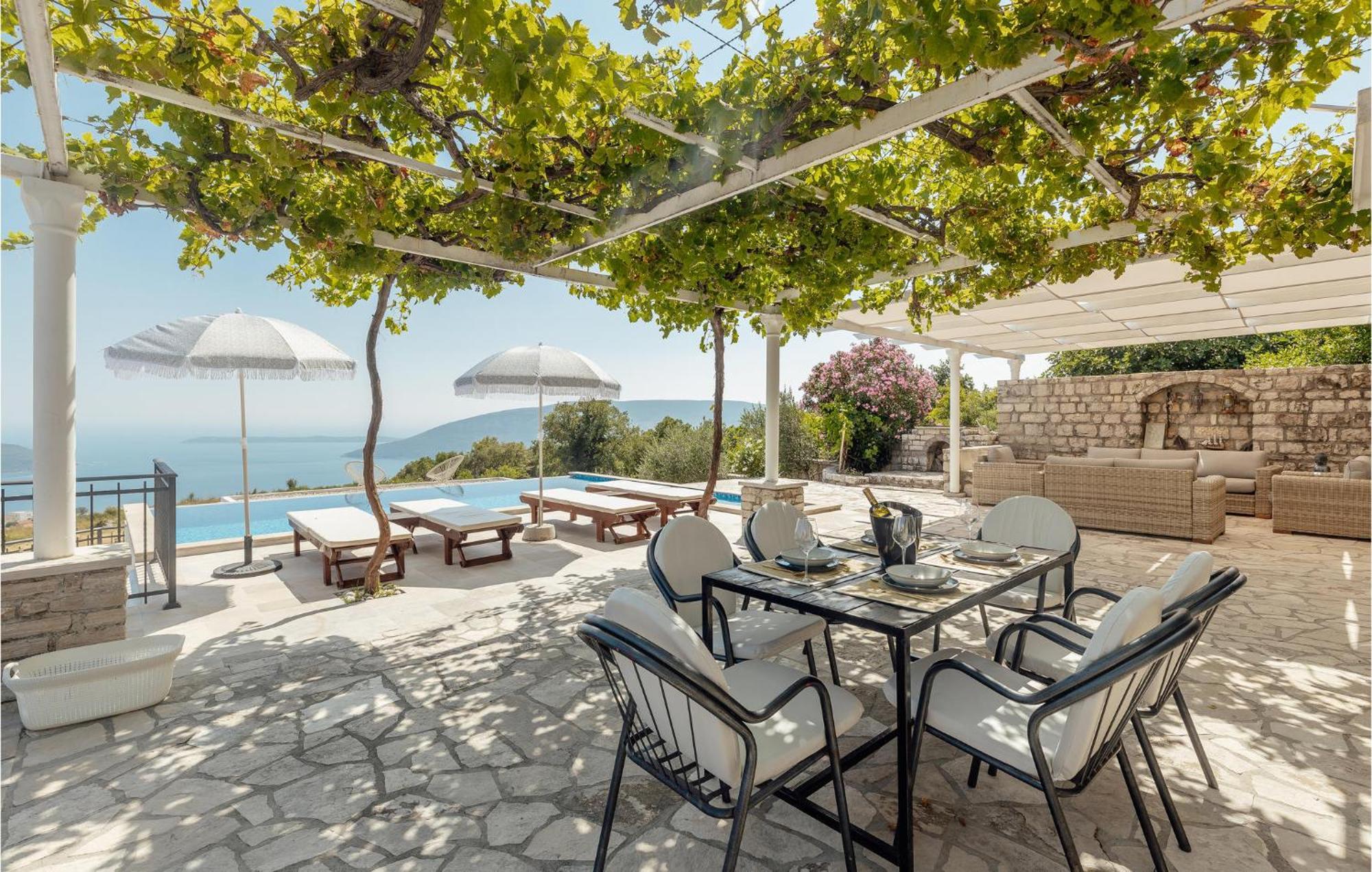 Amazing Home In Herceg Novi With House Sea View Dış mekan fotoğraf